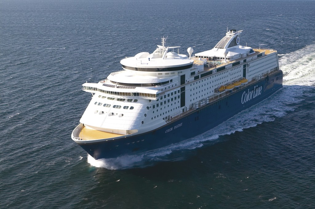 Nach rund dreimonatiger Zwangspause läuft Color Line mit der Fantasy Kiel wieder an. Die norwegische Reederei will einen schrittweisen Neustart