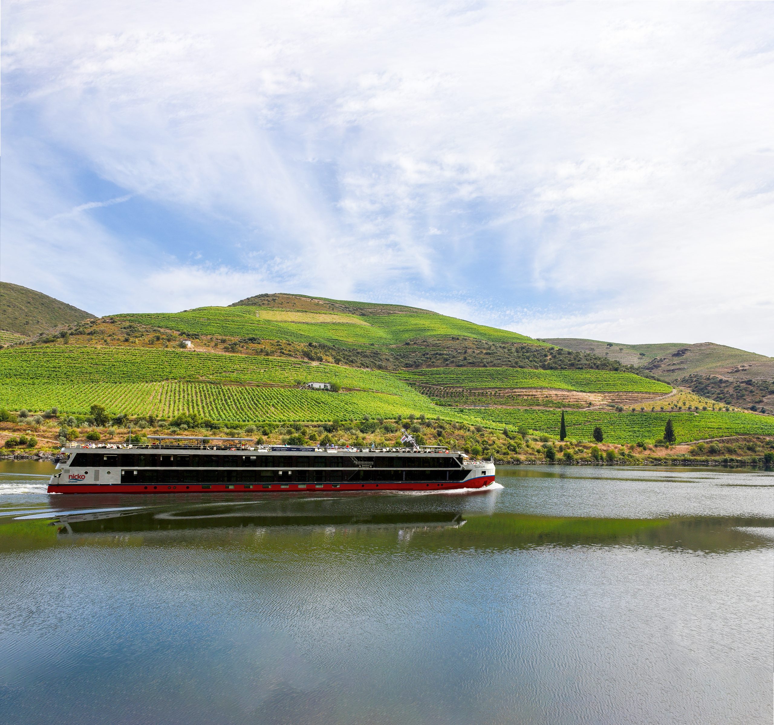 nicko cruises  baut seine Kapazitäten in Portugal aus: Ab nächstem Jahr fährt die MS DOURO SERENITY an 36 Terminen auf dem Douro bis zur spanischen Grenze.