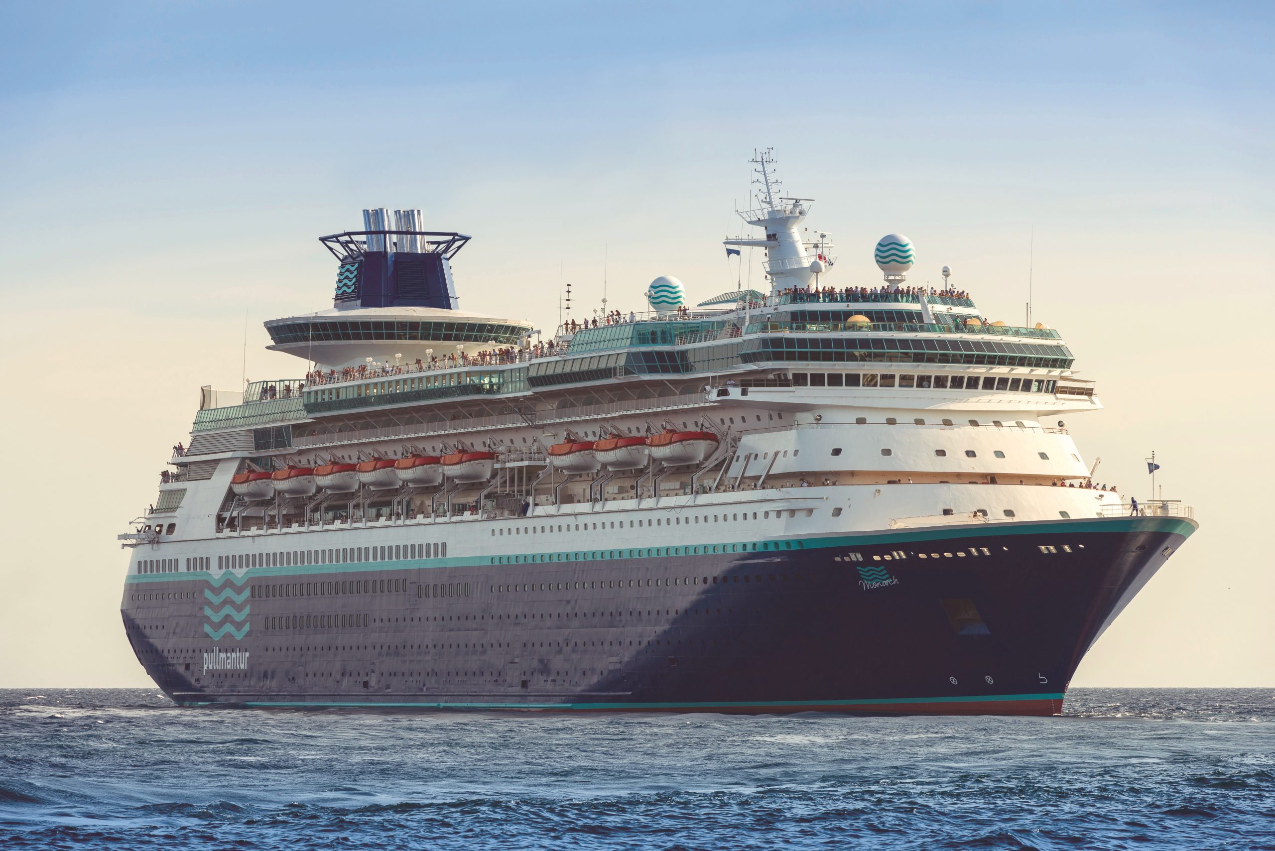 Steht die erste Kreuzfahrtreederei vor dem Aufgeben: Pullmantur Cruises hat nach dem spanischen Insolvenzrecht Gläubigerschutz beantragt.