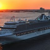 Die US-Reederei Princess Cruises verlängert die Einstellung des Betriebs und streicht alle Kreuzfahrten bis mindestens 15. Dezember. Damit werden mehr als 100 weitere Reisen mit Princess-Schiffen weltweit abgesagt.