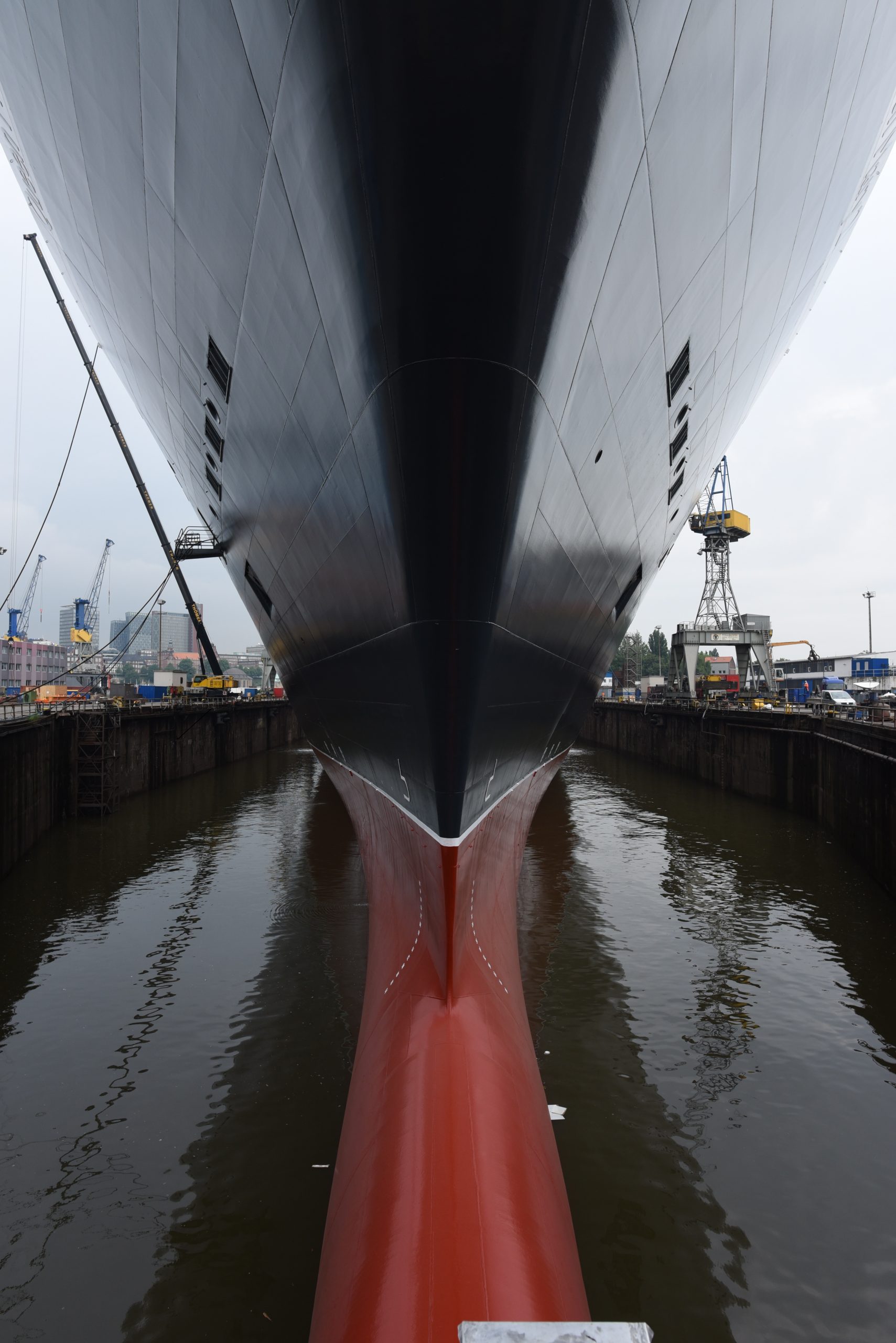 Auf der Hamburger Werft Blohm+Voss sind 19 weitere Corona-Infektionen nachgewiesen worden. Damit erhöht sich die Gesamtzahl auf 78. Es sind vor allem Werkvertragsarbeiter erkrankt