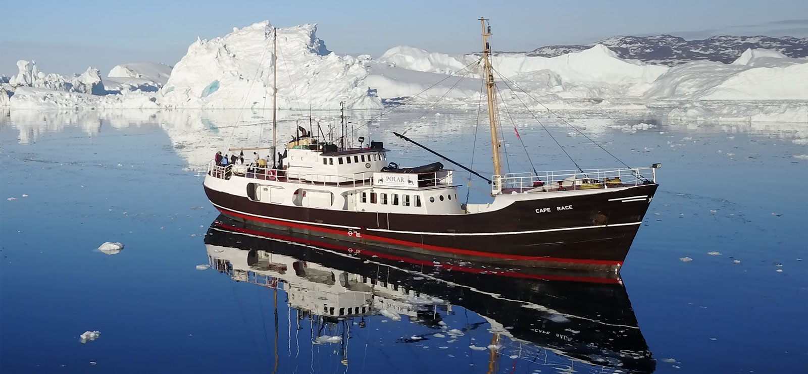 Das mare-Schiff MS Cape Race fährt wieder mit Passagieren um Spitzbergen . Gäste analysieren auch Wasserproben untersuchen Planktonproben