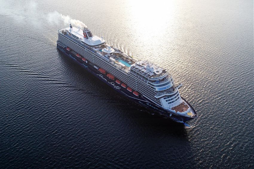 TUI Cruises bietet für die Herbstferien Angebote für „Blaue Reisen“: Familien profitieren von attraktiven Kinderfestpreisangeboten