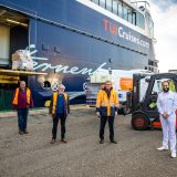 TUI Cruises hat Lebensmittel an die Tafel Kiel gespendet: Mehr als 25 Teesorten sowie 27.000 kleine Schokotaler und 250 kg Mehl, Wert mehr als 16.500 Euro