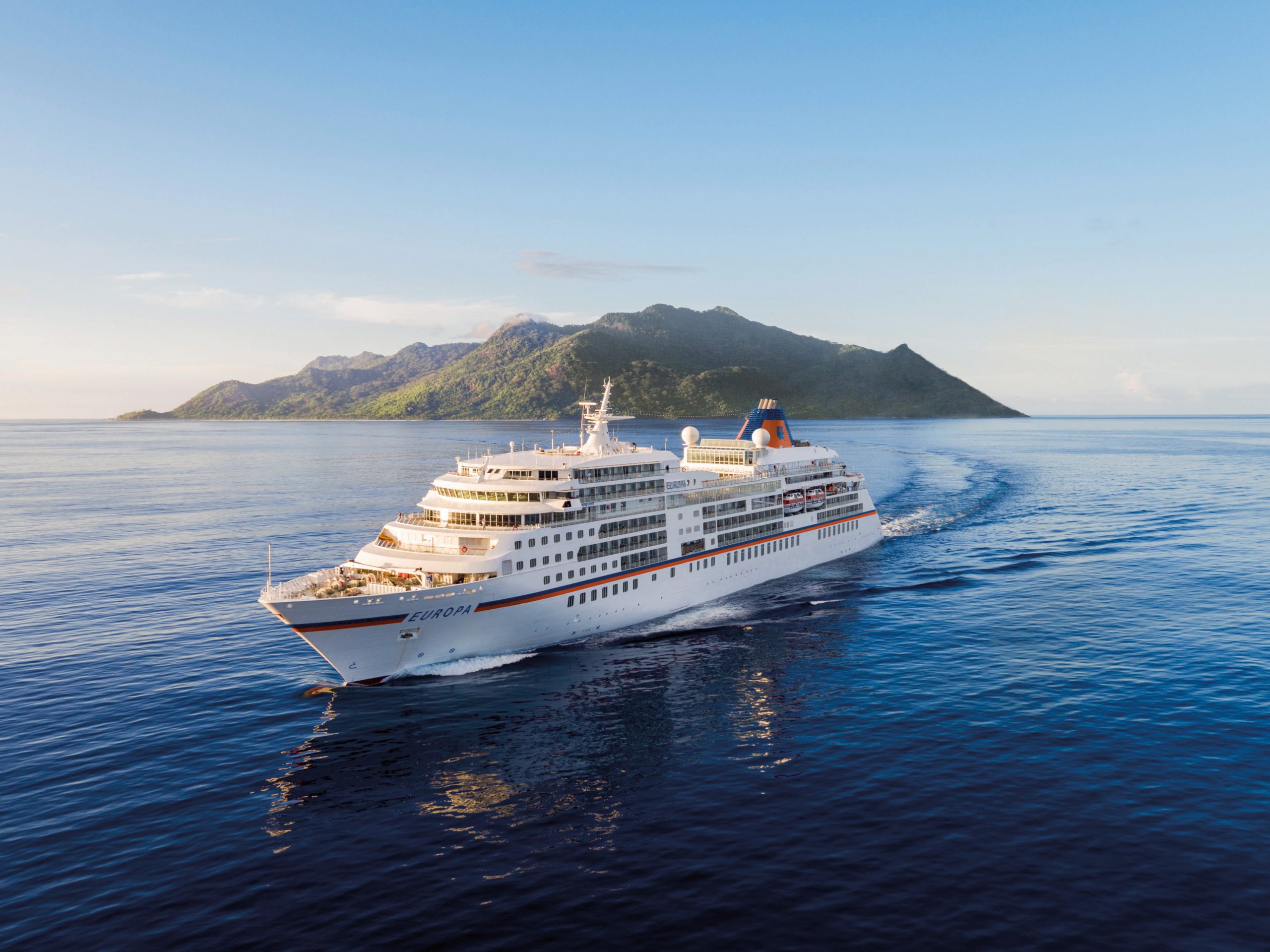Neustart bei Hapag-Lloyd Cruises: ab April 2021 auch die EUROPA und HANSEATIC nature wieder Fahrt auf, mit jeweils neu aufgelegten Reisen