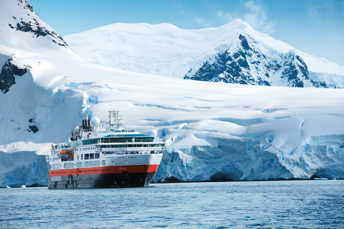Das neue Antarktis Programm 2022/23 von Hurtigruten ist ab sofort buchbar, mit drei Expeditionsschiffen auf neuen Routen durch die Antarktis
