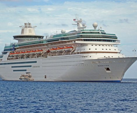 Royal Caribbean (RCCL) hat ihre ältesten Schiffe verkauft: "Empress" und "Majesty of the Seas"an einen Käufer im asiatisch-pazifischen Raum.