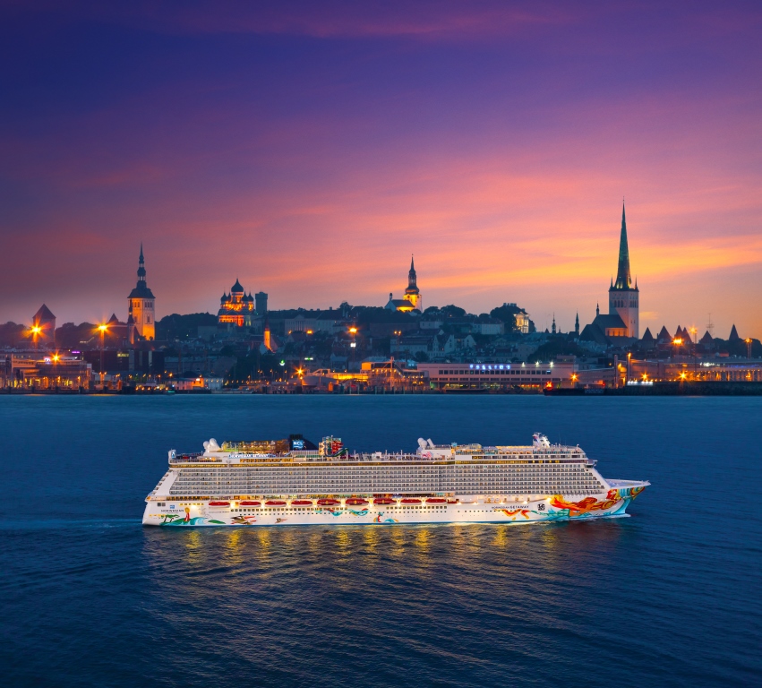 Norwegian Cruise Line (NCL) hat den Katalog für 2023 vorgestellt, darin ist auch Warnemünde als Hafen vorgesehen.