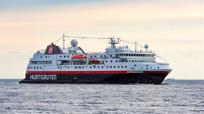 Hurtigruten hat elf neue Expeditionsreisen aufgelegt: MS Maud und MS Spitsbergen nehmen 2022 Kurs auf Britische & Schottische Inseln