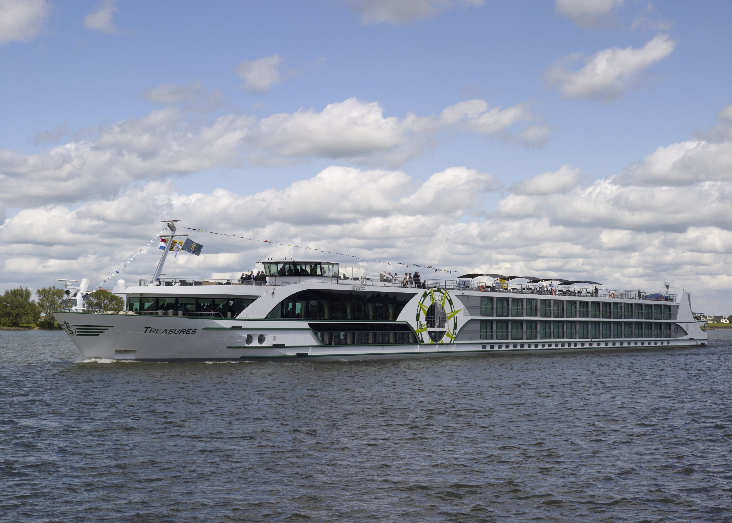 VIVA Cruises hat mit Koblenz einen neuen Hafen in das Programm genommen, die MS TREASURES startet auf der Mosel ab dem 4. April 2021