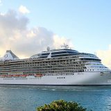 Deutschsprachige Reisebegleiter hat Oceania Cruises in der Saison 2022 auf sieben Kreuzfahrten mit der Marina, Nautica und Sirena an Bord