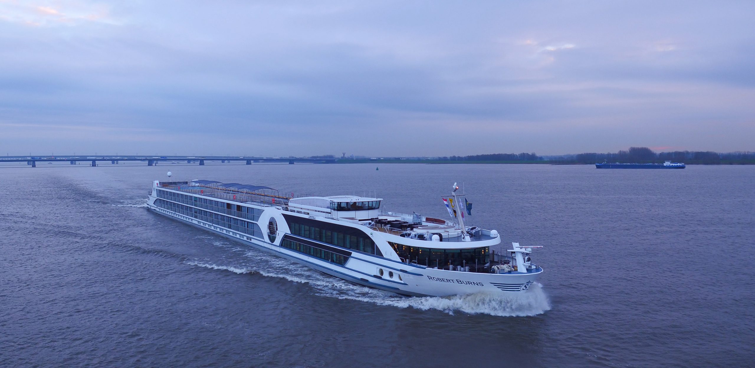 Flussreiseveranstalter Viva Cruises wird seine Flotte um drei Schiffe erweitern: die Treasures, die Inspire sowie die Robert Burns von Scylla