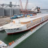 Der Stahlbau der A-ROSA E-Motion ist auf der rumänischen Severnav-Werft fertig geworden. Das Schiff fährt in die Niederlande zum Innenausbau