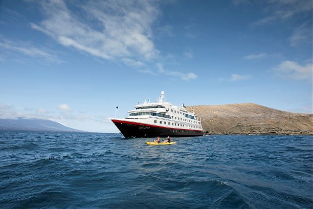 Ab Januar 2022 erweitert Hurtigruten Expeditions das Reiseprogramm um Galapagos und ein neues einzigartiges Natur-Abenteuer an Bord der komplett modernisierten MS Santa Cruz II.