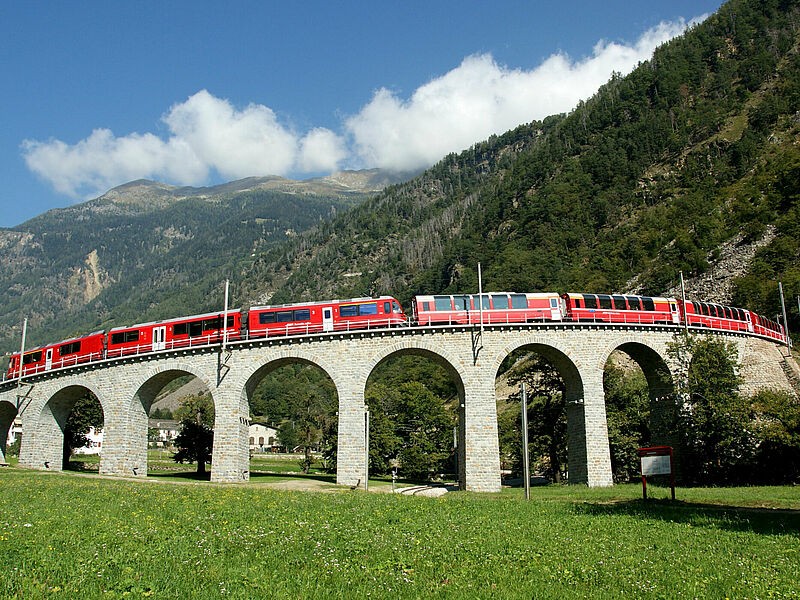 Eine Rundreise der Superlative erwartet Gäste der neuen „Alpine Cruise“ der Rhätischen Bahn, eine vier-, fünf- oder achttägige Kreuzfahrt auf Schienen