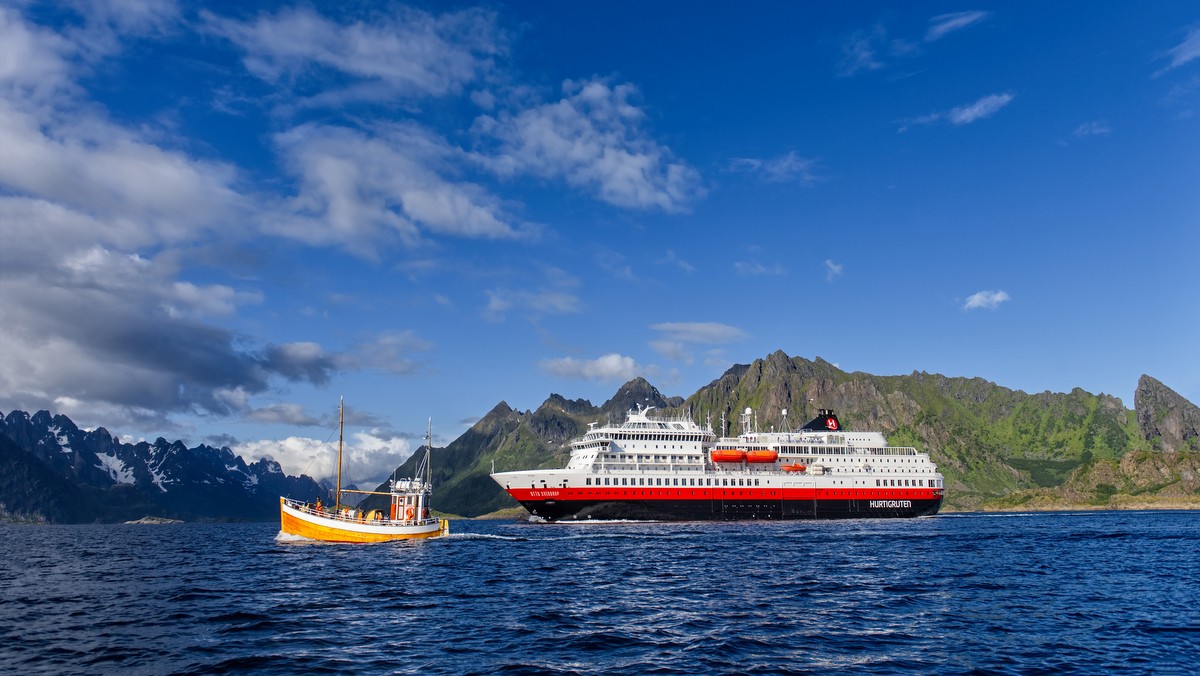 Hurtigruten hat seinen Katalog für die Saison 2022/23 veröffentlicht, auf Schiffen kleineren Kalibers geht es zu rund 250 Zielen in mehr als 30 Ländern.