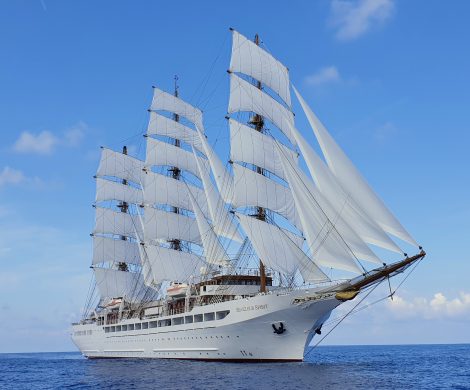 Reportage einer Segelkreuzfahrt mit der Sea Cloud Spirit um alle kanarischen Inseln - das Schiff ist der Star und Blickfang in jedem Hafen